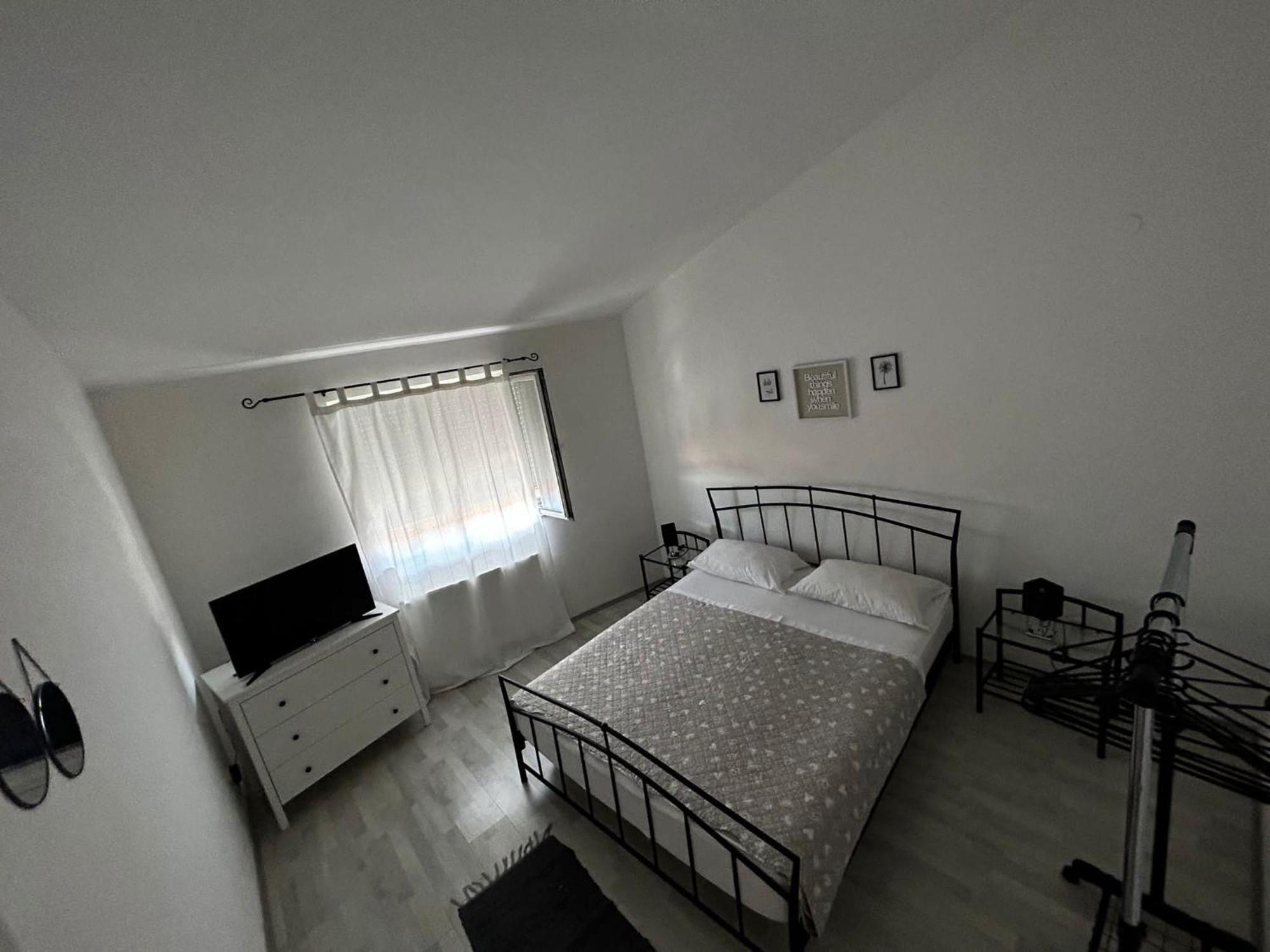 Apartments Petrovic Pirovac Phòng bức ảnh