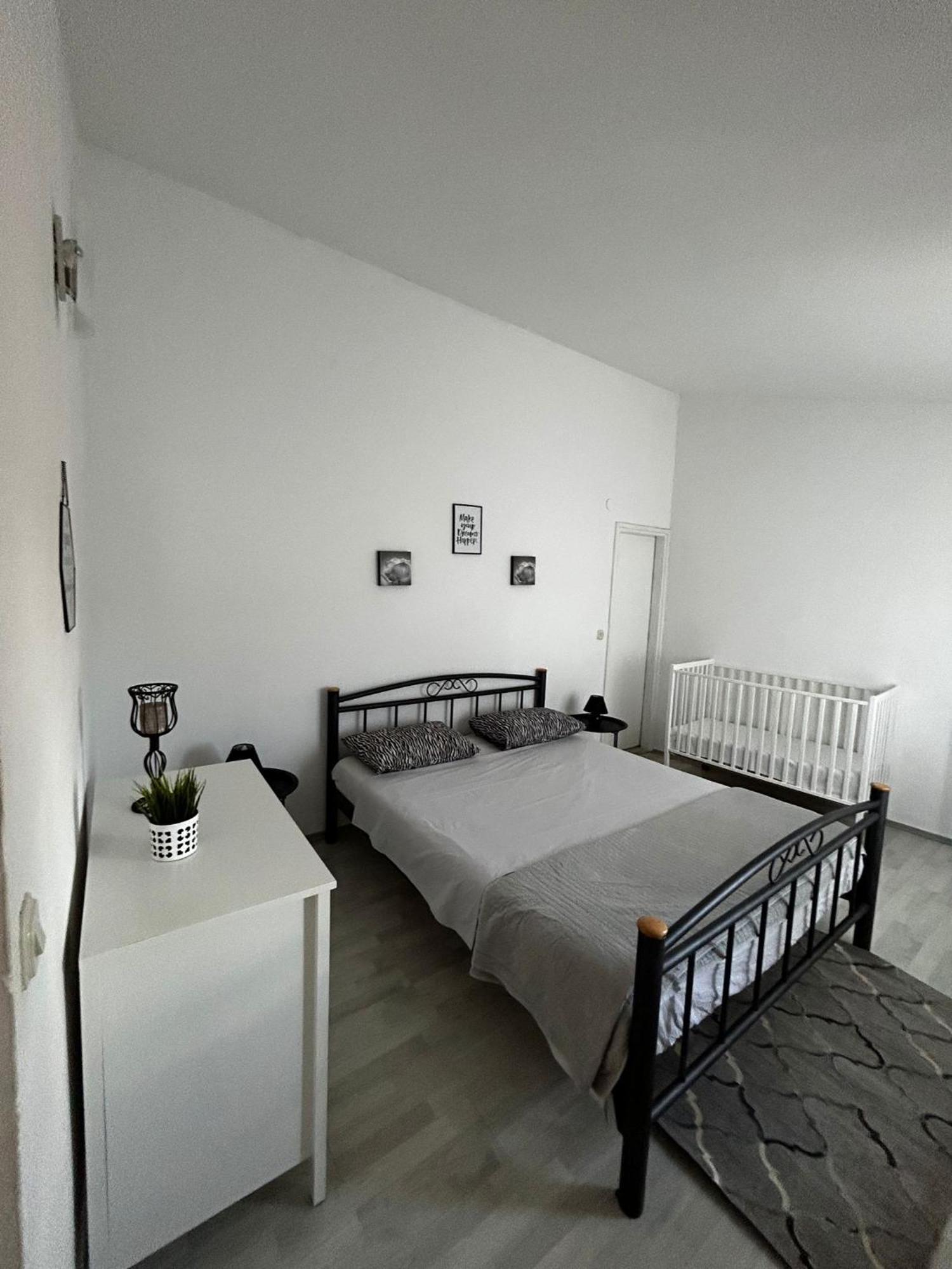 Apartments Petrovic Pirovac Ngoại thất bức ảnh